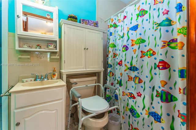 7110 SW 13th Ter, Miami, FL 33144