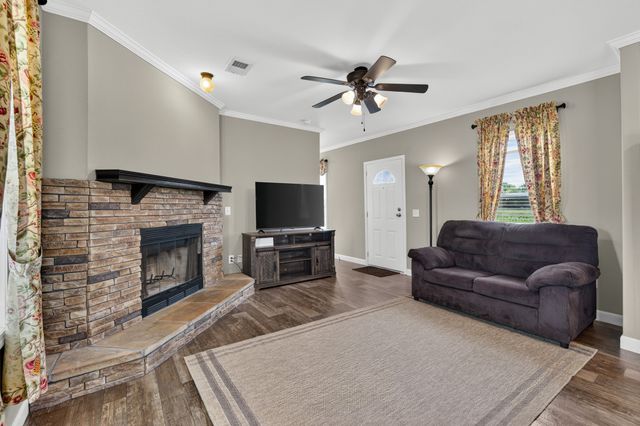 71 Henry Lane, Decherd, TN 37324