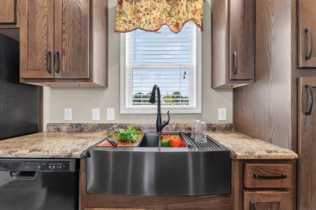 71 Henry Lane, Decherd, TN 37324