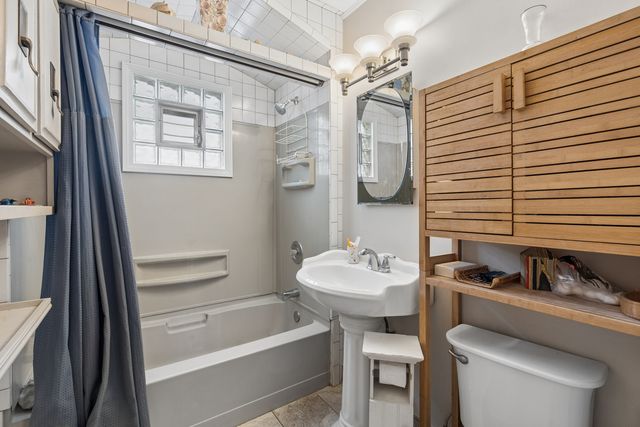 3537 N Natoma Avenue, Chicago, IL 60634