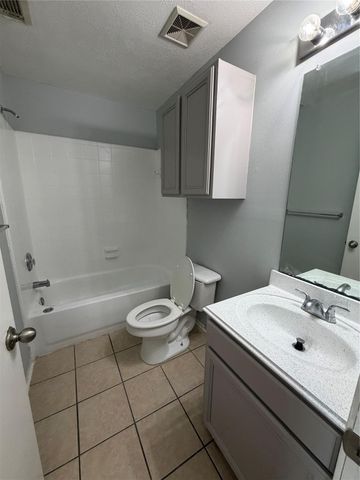 7427 Briargate Drive, Houston, TX 77489