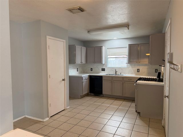 7427 Briargate Drive, Houston, TX 77489