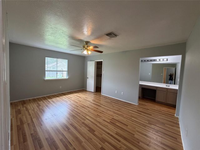 7427 Briargate Drive, Houston, TX 77489