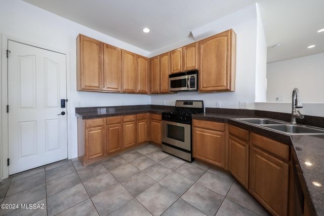 2083 S McConnell Drive, Tucson, AZ 85710