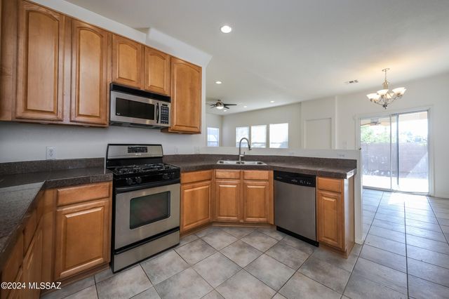 2083 S McConnell Drive, Tucson, AZ 85710