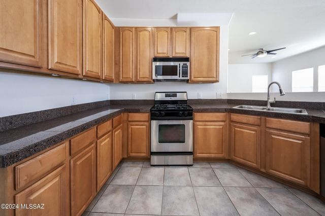 2083 S McConnell Drive, Tucson, AZ 85710