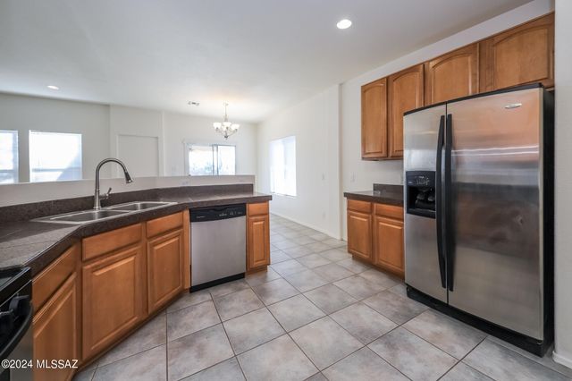 2083 S McConnell Drive, Tucson, AZ 85710