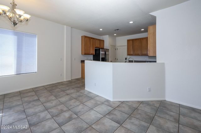 2083 S McConnell Drive, Tucson, AZ 85710