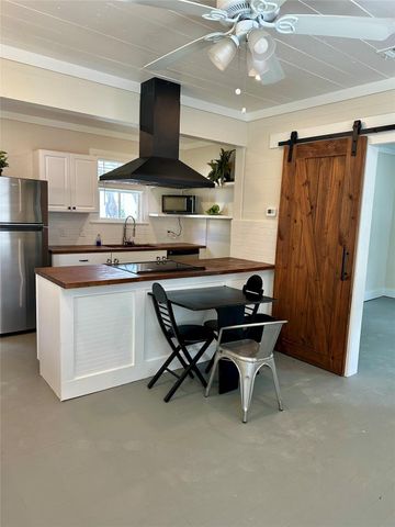 1009 Sealy Street, Galveston, TX 77550