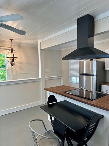 1009 Sealy Street, Galveston, TX 77550