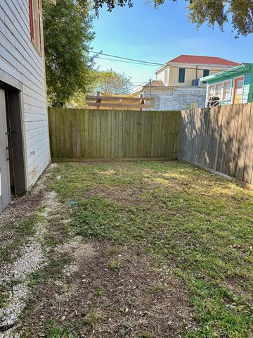 1009 Sealy Street, Galveston, TX 77550