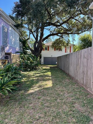 1009 Sealy Street, Galveston, TX 77550