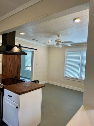 1009 Sealy Street, Galveston, TX 77550