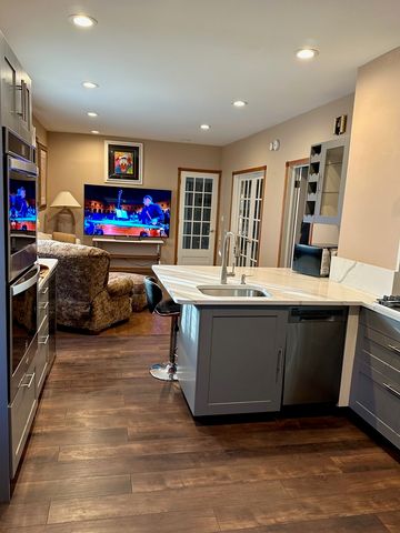 908 N Raynor Avenue, Joliet, IL 60435