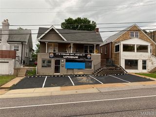 2015 S Big Bend Boulevard, Maplewood, MO 63117