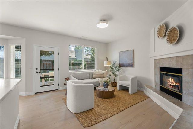 1050 Violet Way, Gilroy, CA 95020