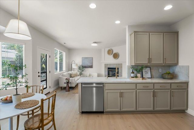 1050 Violet Way, Gilroy, CA 95020