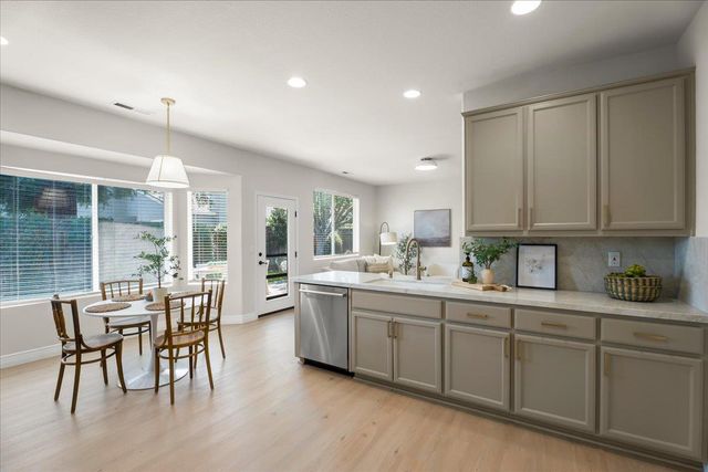 1050 Violet Way, Gilroy, CA 95020