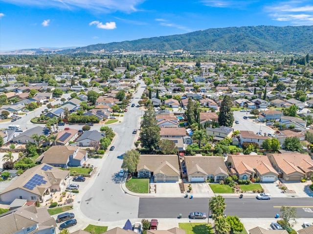 1050 Violet Way, Gilroy, CA 95020