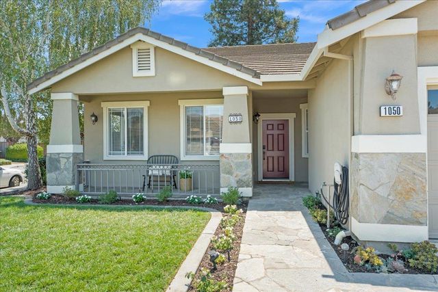 1050 Violet Way, Gilroy, CA 95020