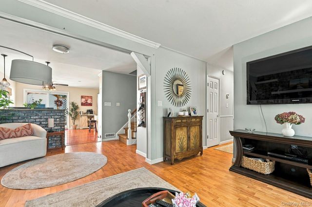 724 Sandra Avenue, West Islip, NY 11795