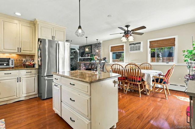 724 Sandra Avenue, West Islip, NY 11795
