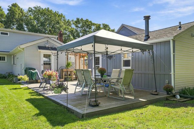 724 Sandra Avenue, West Islip, NY 11795