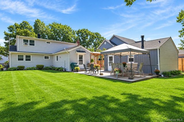 724 Sandra Avenue, West Islip, NY 11795