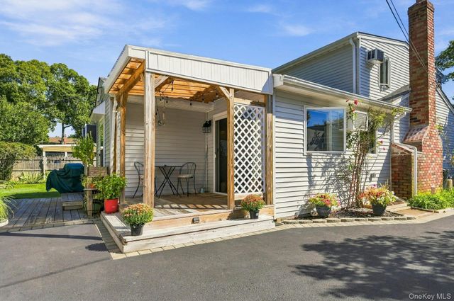 724 Sandra Avenue, West Islip, NY 11795