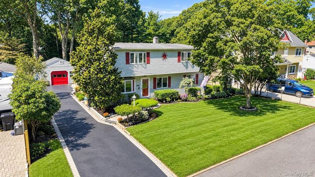 724 Sandra Avenue, West Islip, NY 11795