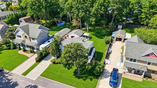 724 Sandra Avenue, West Islip, NY 11795