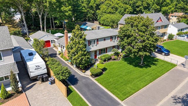 724 Sandra Avenue, West Islip, NY 11795
