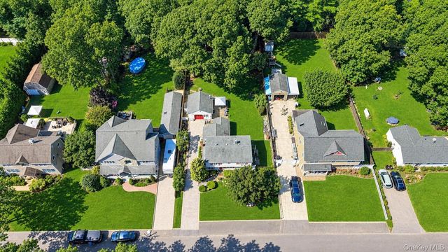 724 Sandra Avenue, West Islip, NY 11795