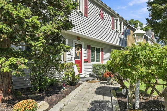 724 Sandra Avenue, West Islip, NY 11795