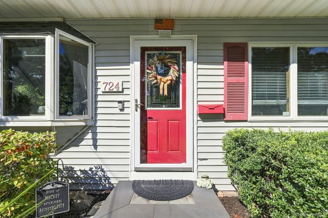 724 Sandra Avenue, West Islip, NY 11795