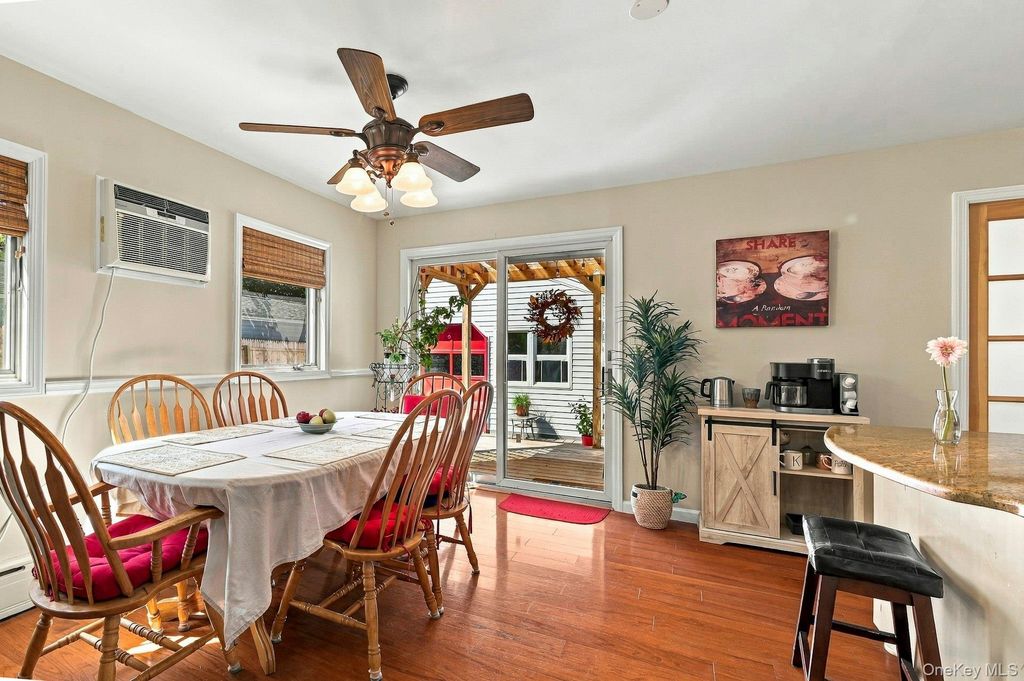 724 Sandra Avenue, West Islip, NY 11795 — photo 3