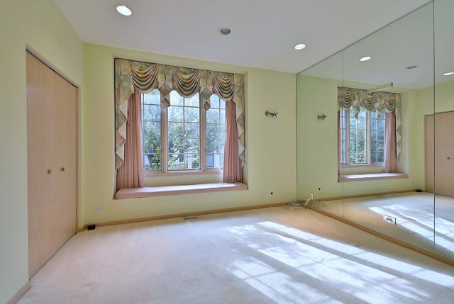 1735 Park Ridge Point, Park Ridge, IL 60068