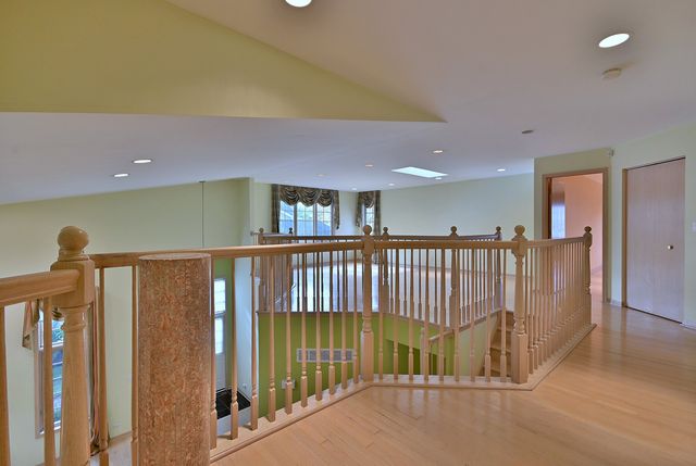 1735 Park Ridge Point, Park Ridge, IL 60068