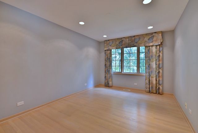 1735 Park Ridge Point, Park Ridge, IL 60068