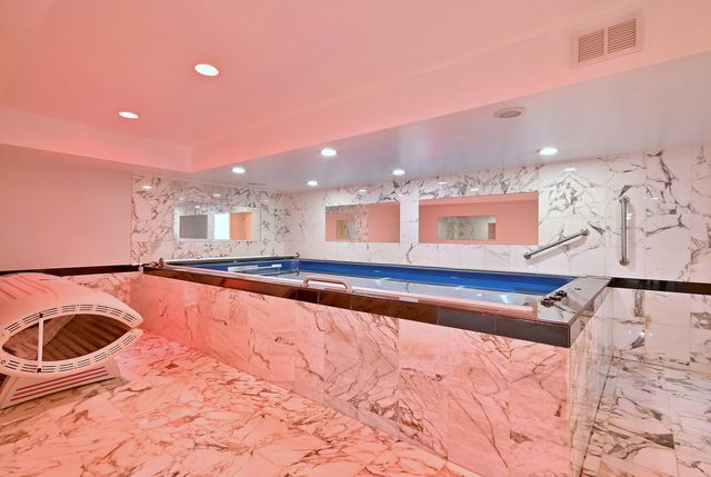 1735 Park Ridge Point, Park Ridge, IL 60068