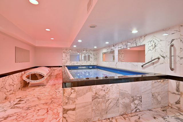 1735 Park Ridge Point, Park Ridge, IL 60068