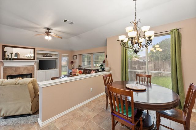 202 Creek Point Lane, Arlington, TX 76002