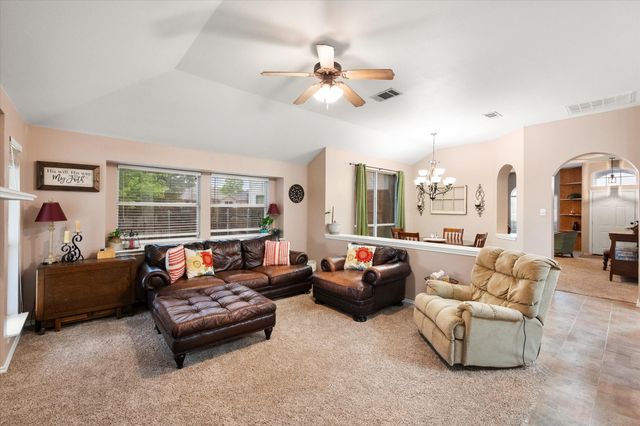 202 Creek Point Lane, Arlington, TX 76002