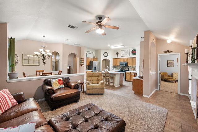 202 Creek Point Lane, Arlington, TX 76002