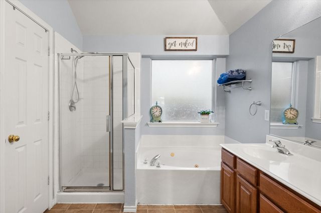 202 Creek Point Lane, Arlington, TX 76002