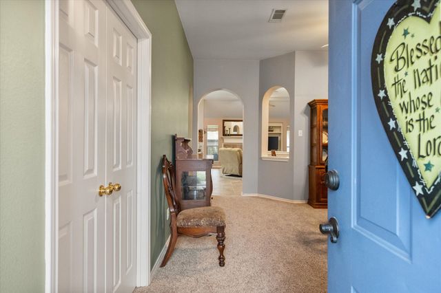 202 Creek Point Lane, Arlington, TX 76002