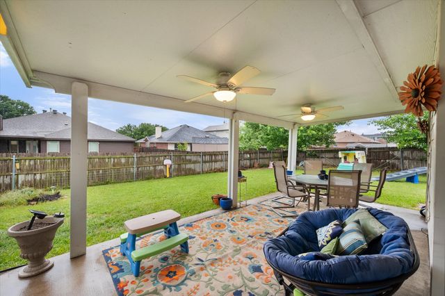 202 Creek Point Lane, Arlington, TX 76002