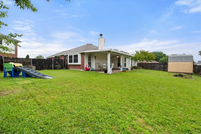 202 Creek Point Lane, Arlington, TX 76002