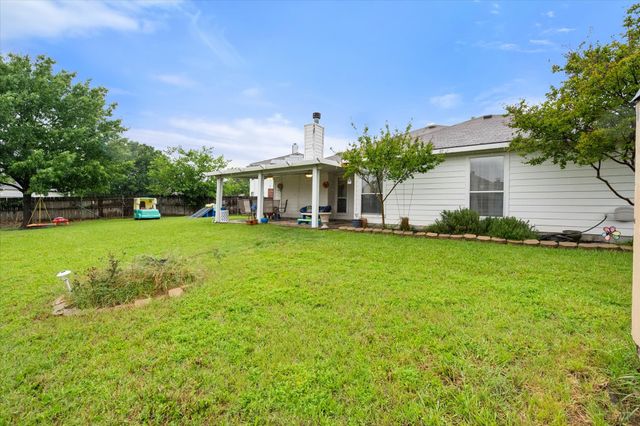 202 Creek Point Lane, Arlington, TX 76002