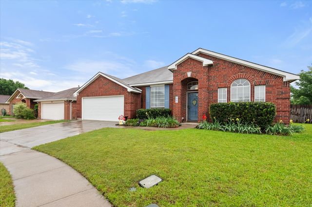 202 Creek Point Lane, Arlington, TX 76002